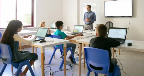 Why Choose Airport Wavelink Cars for School Contracts